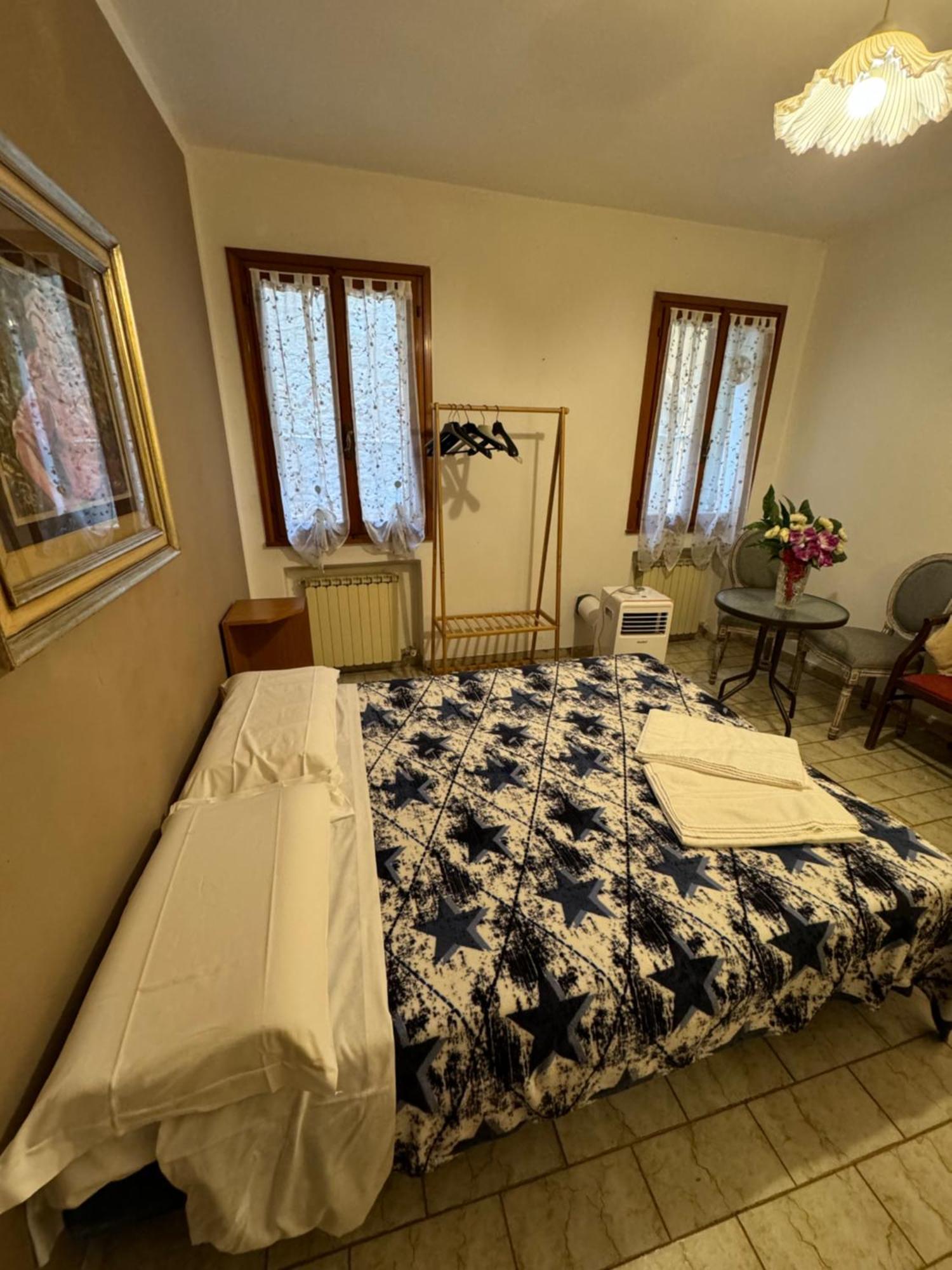 Hotel The Wolf House à Venise Extérieur photo