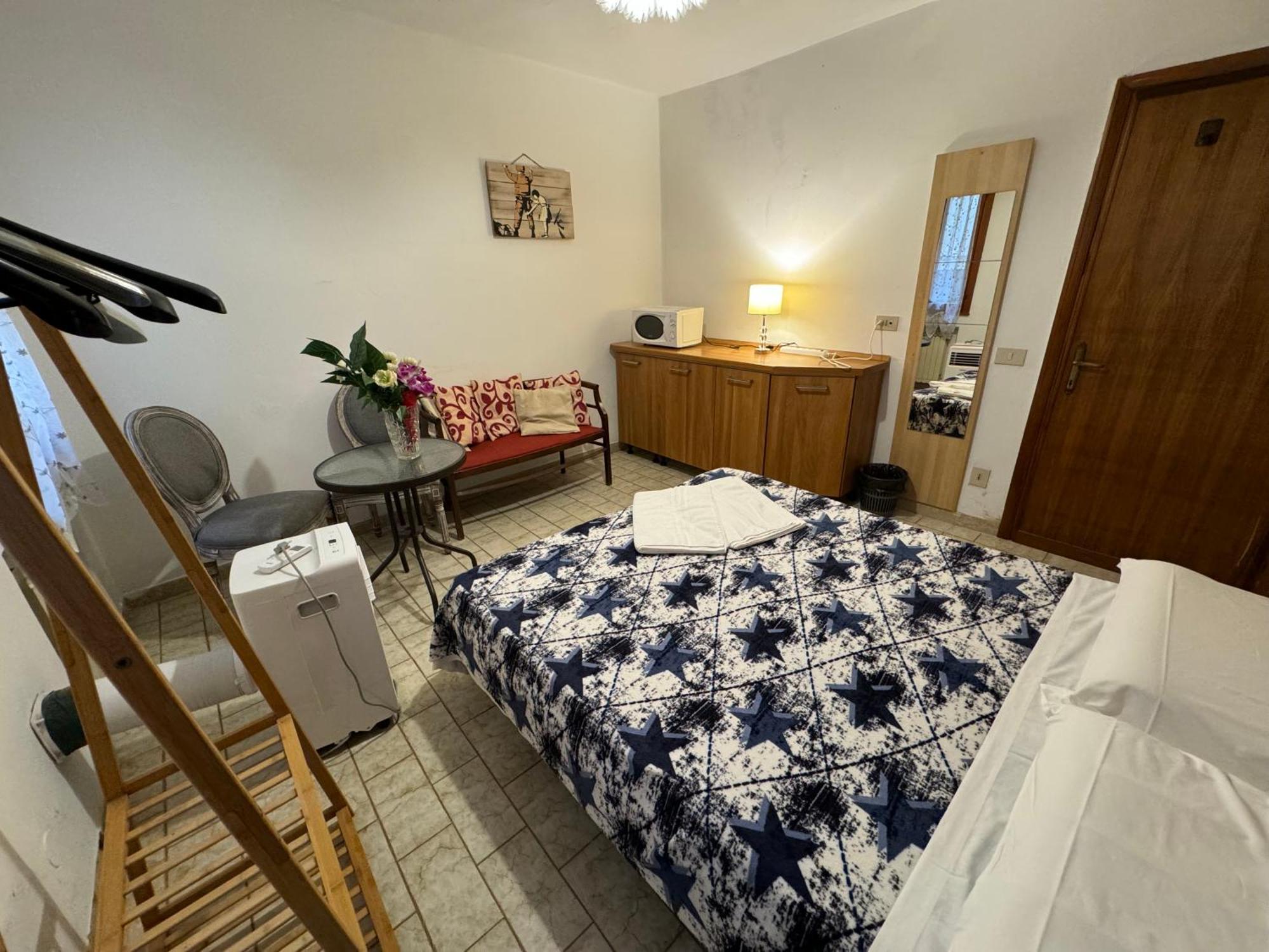 Hotel The Wolf House à Venise Extérieur photo